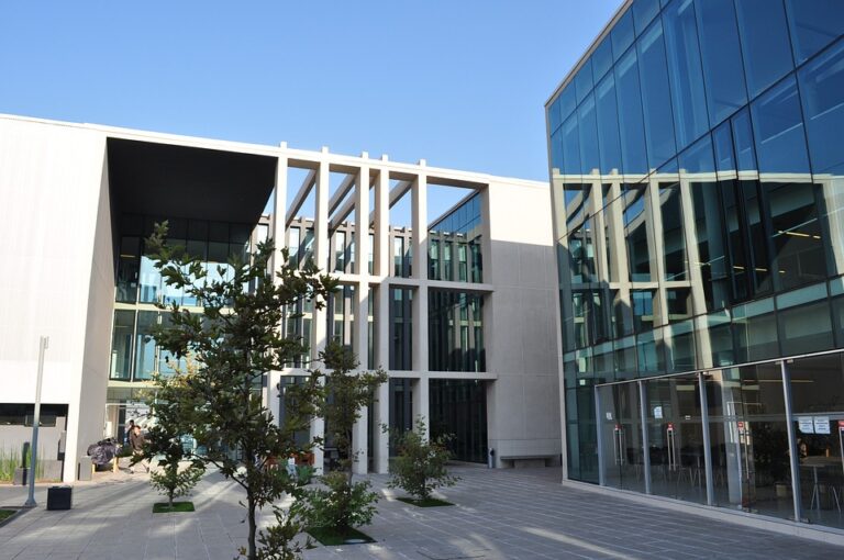 Universitas Wiraswasta Indonesia: Menjadi Pilar Pendidikan Tinggi Berkualitas di Indonesia