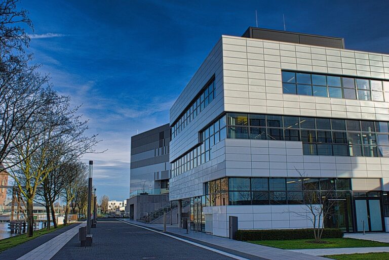 Universitas Negeri di Bandung merupakan salah satu perguruan tinggi negeri yang terkemuka di Indonesia. Sejak didirikan pada tahun 1959, universitas ini telah menjadi pusat pendidikan unggulan yang menawarkan berbagai program studi yang berkualitas dan beragam.