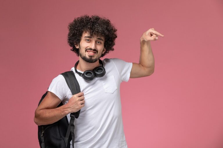 Tak hanya itu, Universitas Widya Mataram juga memiliki jaringan kerja sama dengan berbagai perusahaan dan institusi terkemuka, sehingga mahasiswa memiliki kesempatan untuk mendapatkan pengalaman kerja dan magang yang berharga selama masa studinya.